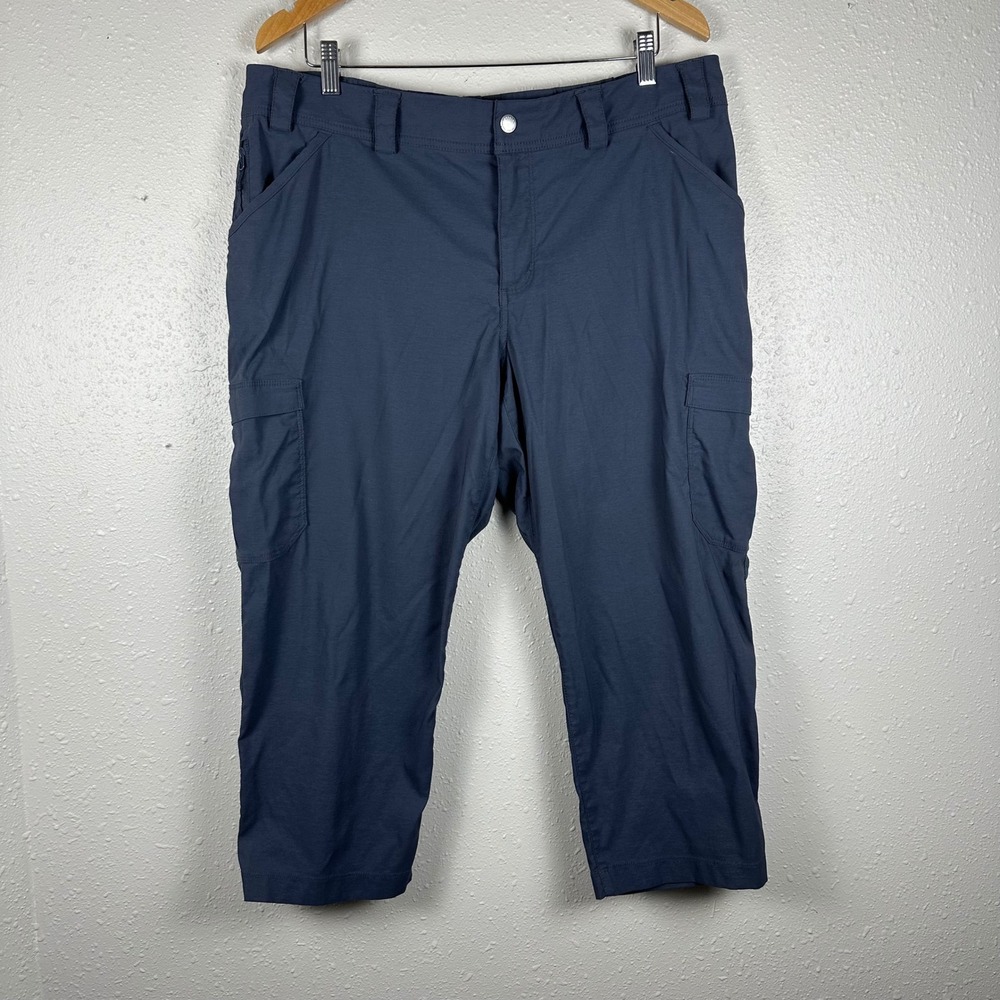 Duluth Trading Co Womens 18 Dry on The Fly Cargo Capri Pants Navy Gorpcore Hike